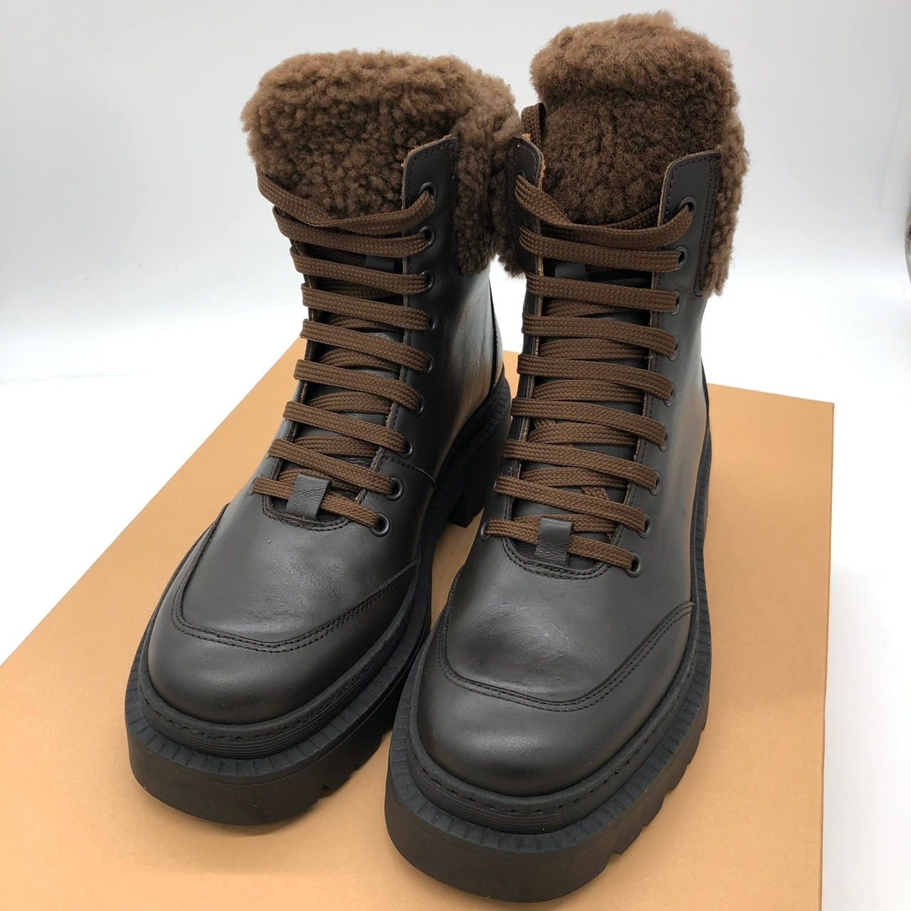 未使用✨CORSO ROMA，9 レースアップムートンブーツ（イタリア製）38 CORSO ROMA,9（コルソローマ ノーヴェ） イタリア製 ムートンブーツ