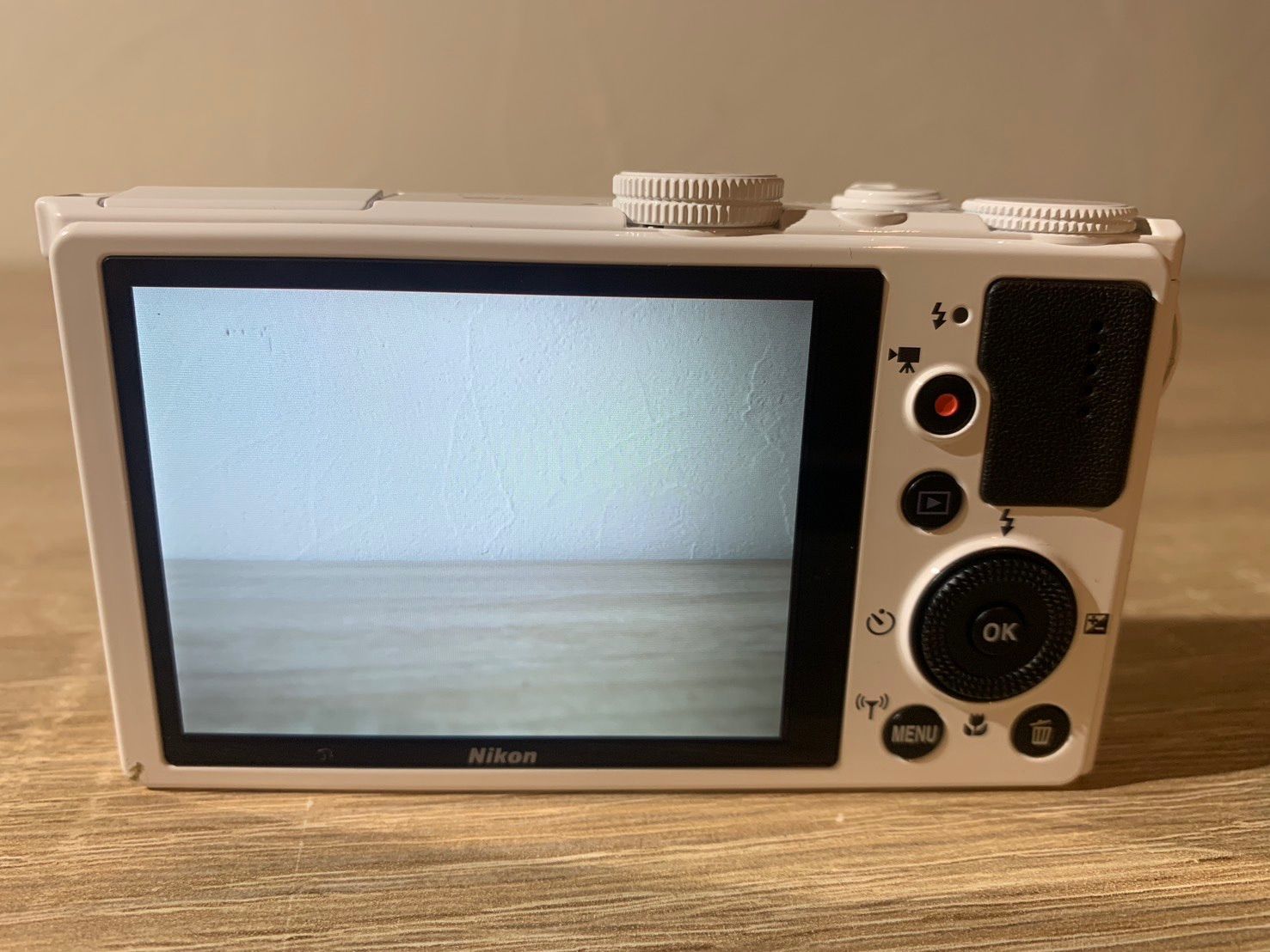 6937 Nikon COOLPIX P340 ホワイト デジカメ 美品 - メルカリ