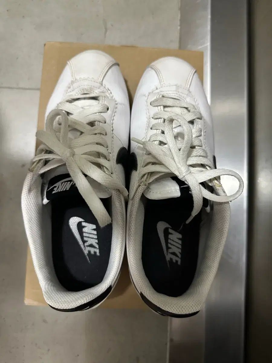 ナイキ コルテッツ ブラック ホワイト