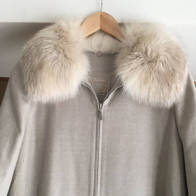 美品＊フォクシー FOXEY エコレザージャケット 大きいサイズ42 ベージュ 極美品 FOXEY フォクシー ファー付き ロング コート42 38794 - メルカリ
