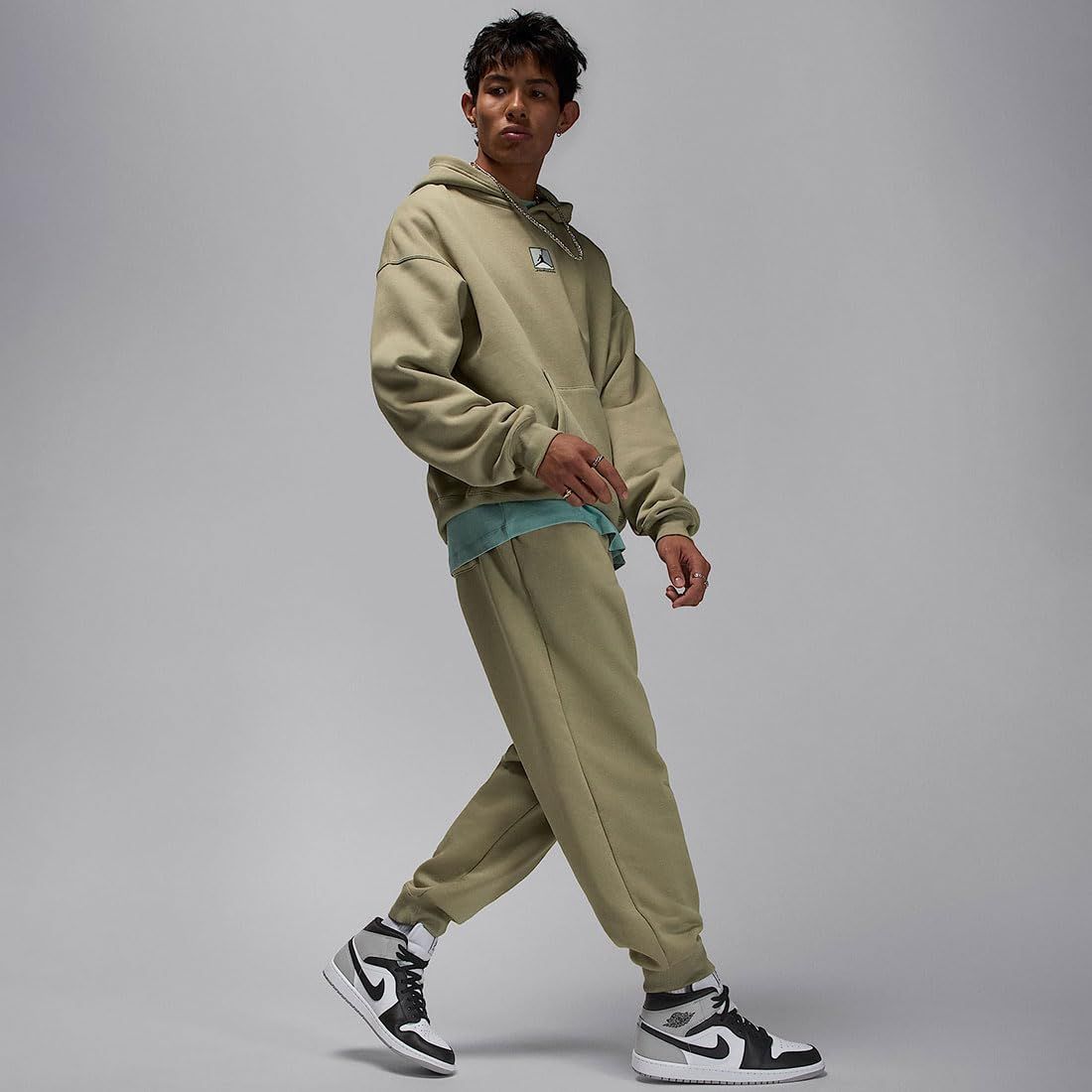  ナイキ エア ジョーダン 1 ミッド AIR JORDAN MID ホワイト ライトスモークグレー ブラック DQ 8426 101 27 0 cm その他 靴