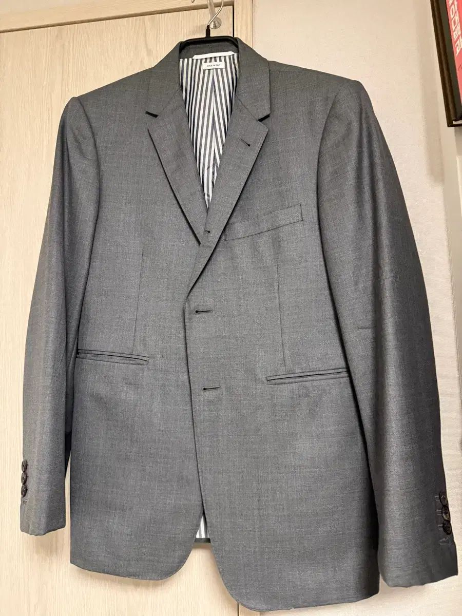 トムブラウン スーツ 明るい グレー