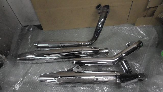 ドラッグスター400 4 TR 084 xxx の マフラー