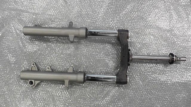 スカイウェイブ250 CJ 46 A の フロントフォークセット