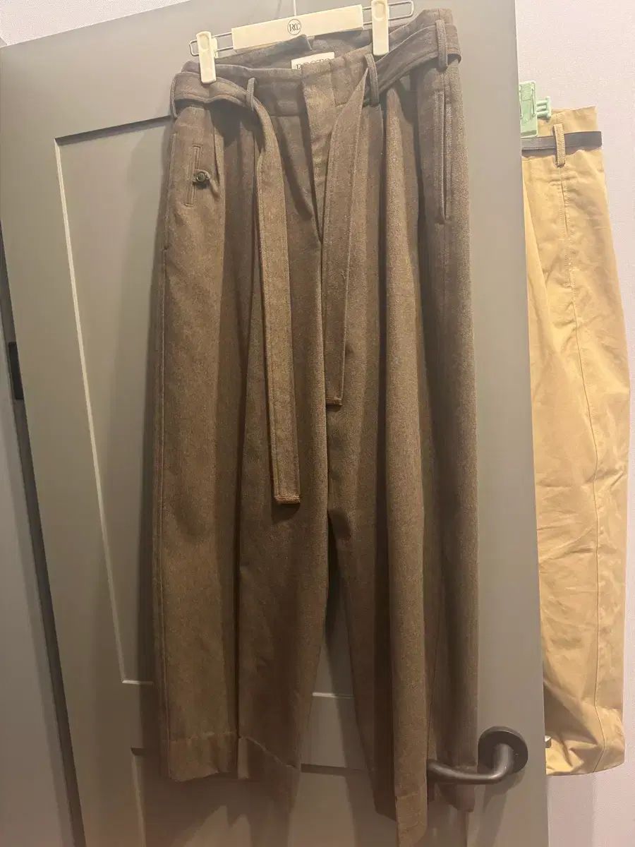 レクト 24 fw ベルト付き ハイウエスト パンツ カーキ m size