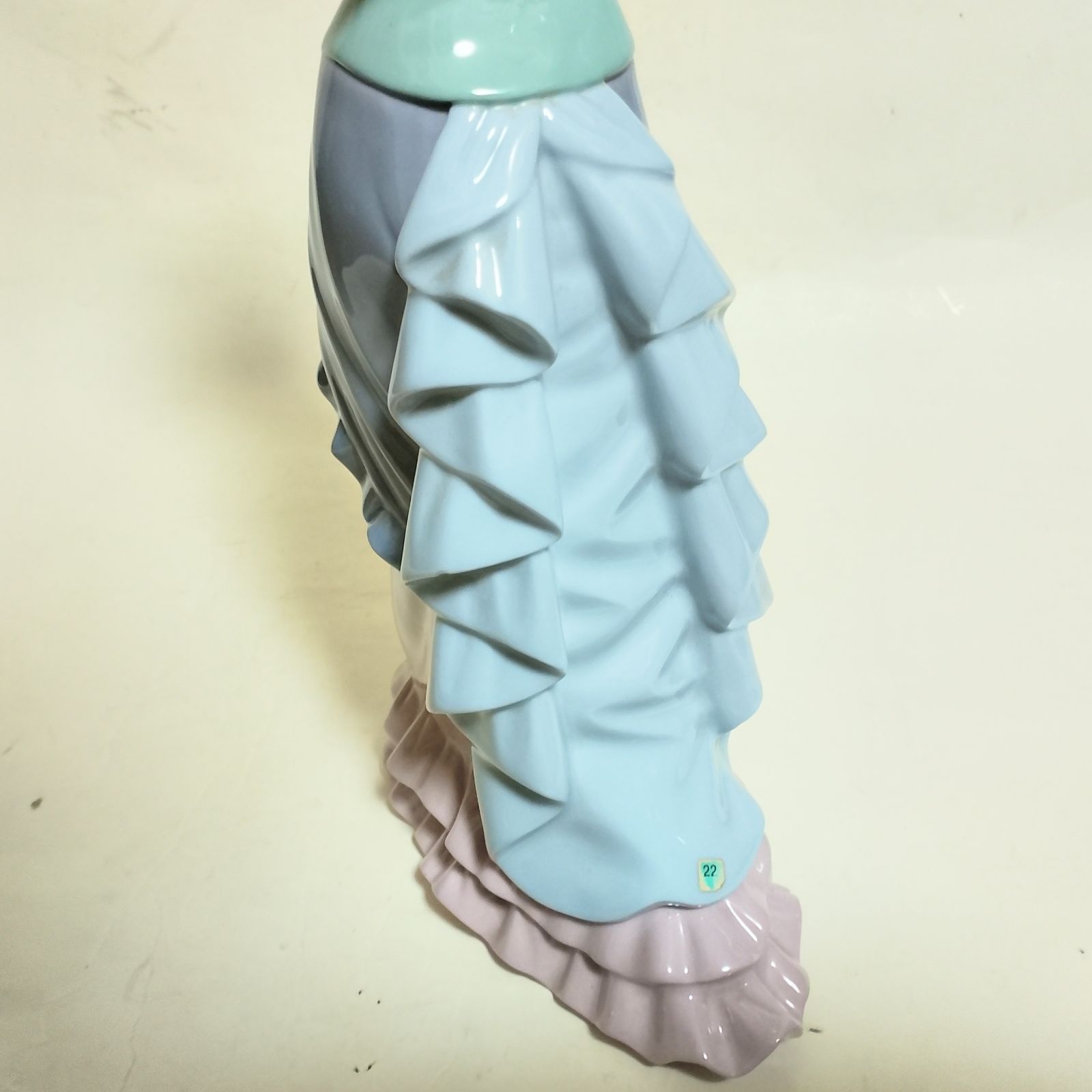 美品 LLADRO 「読書する貴婦人」 - メルカリ