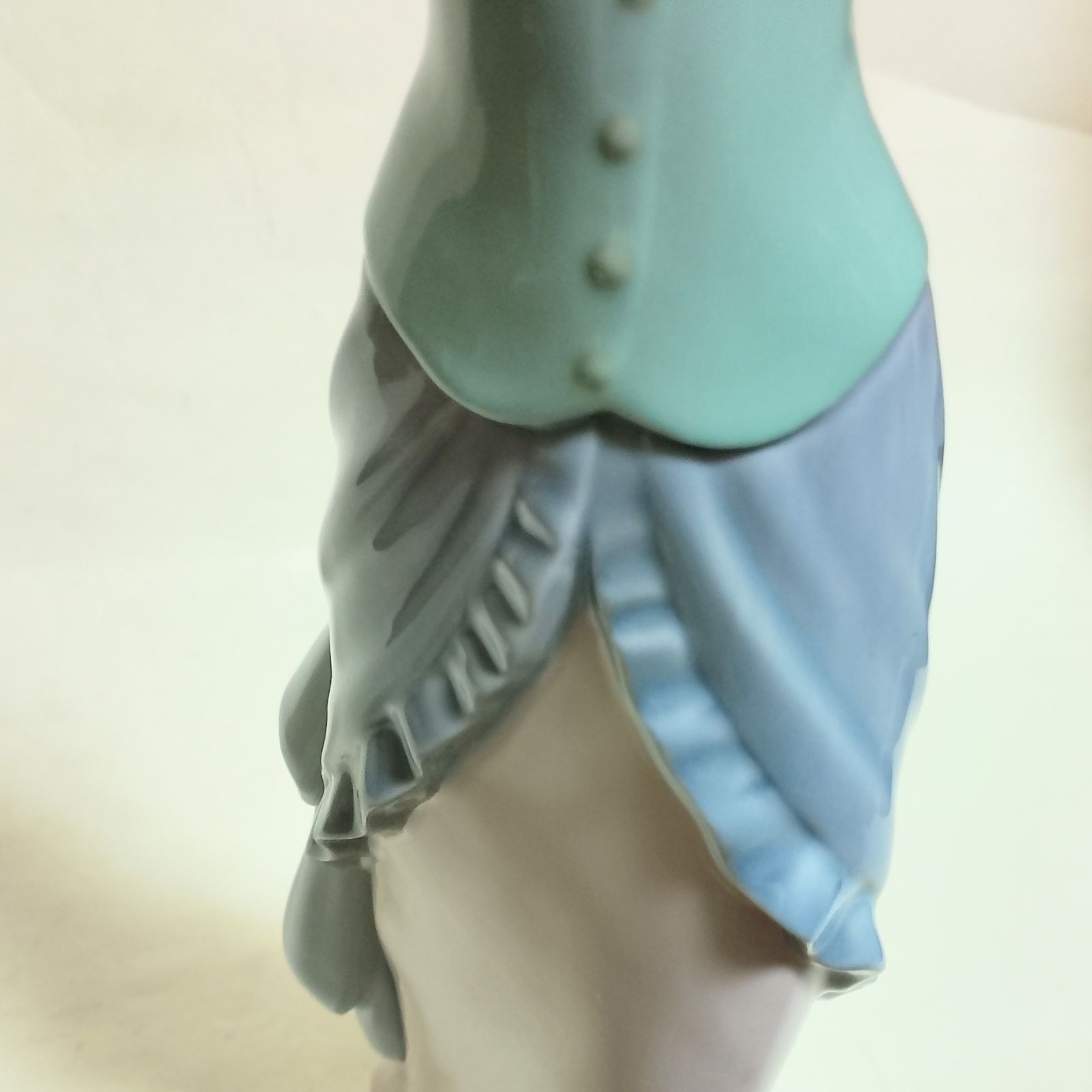 美品 LLADRO 「読書する貴婦人」 - メルカリ