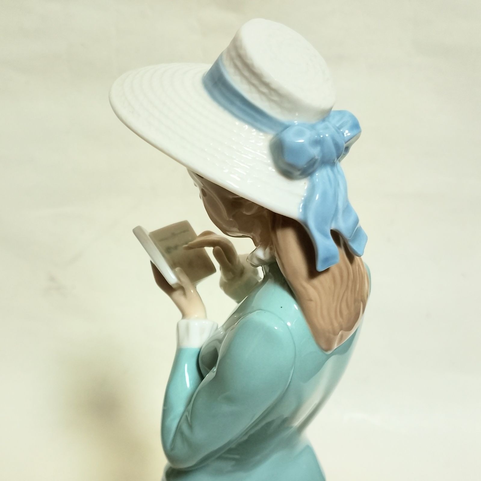 美品 LLADRO 「読書する貴婦人」 - メルカリ