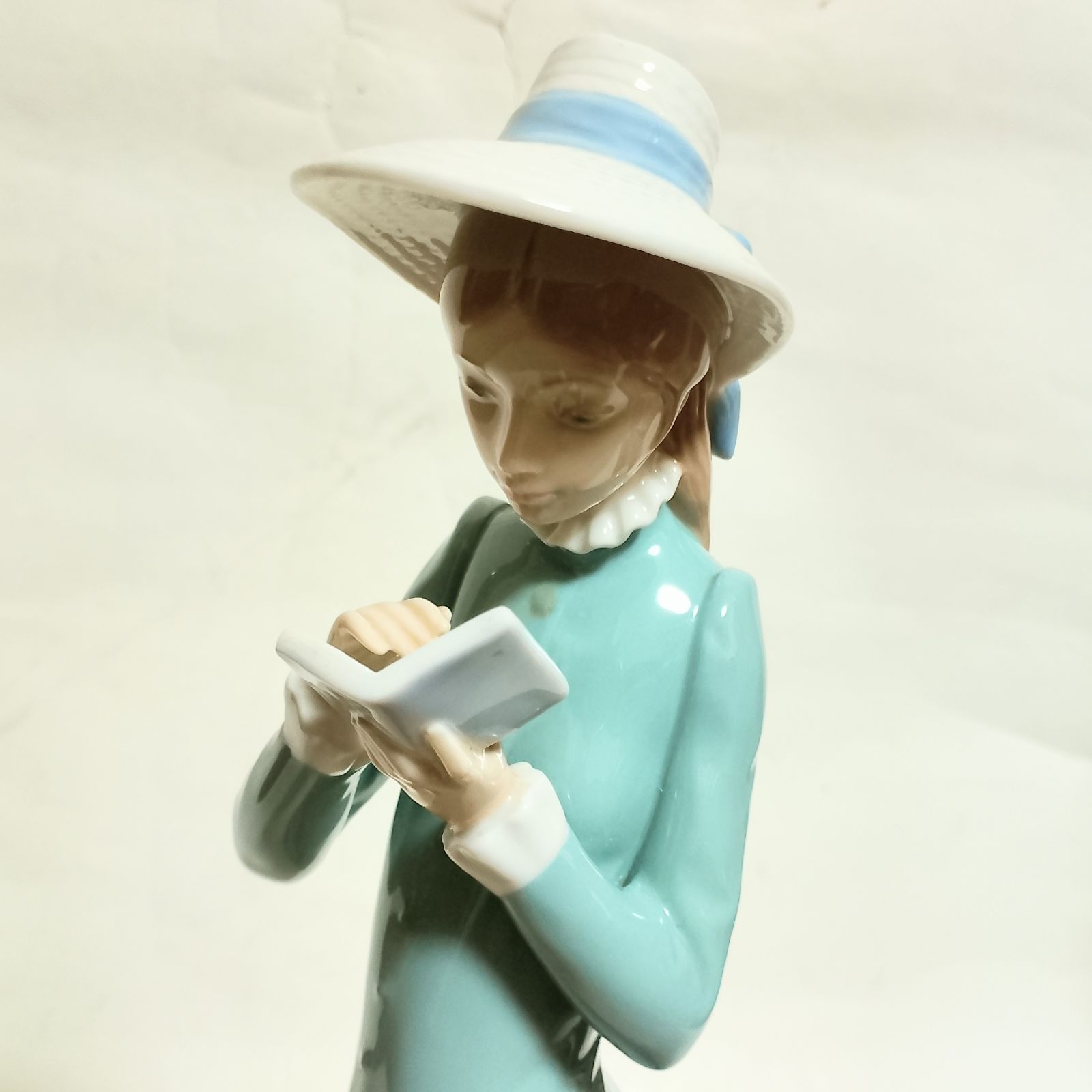 美品 LLADRO 「読書する貴婦人」 - メルカリ