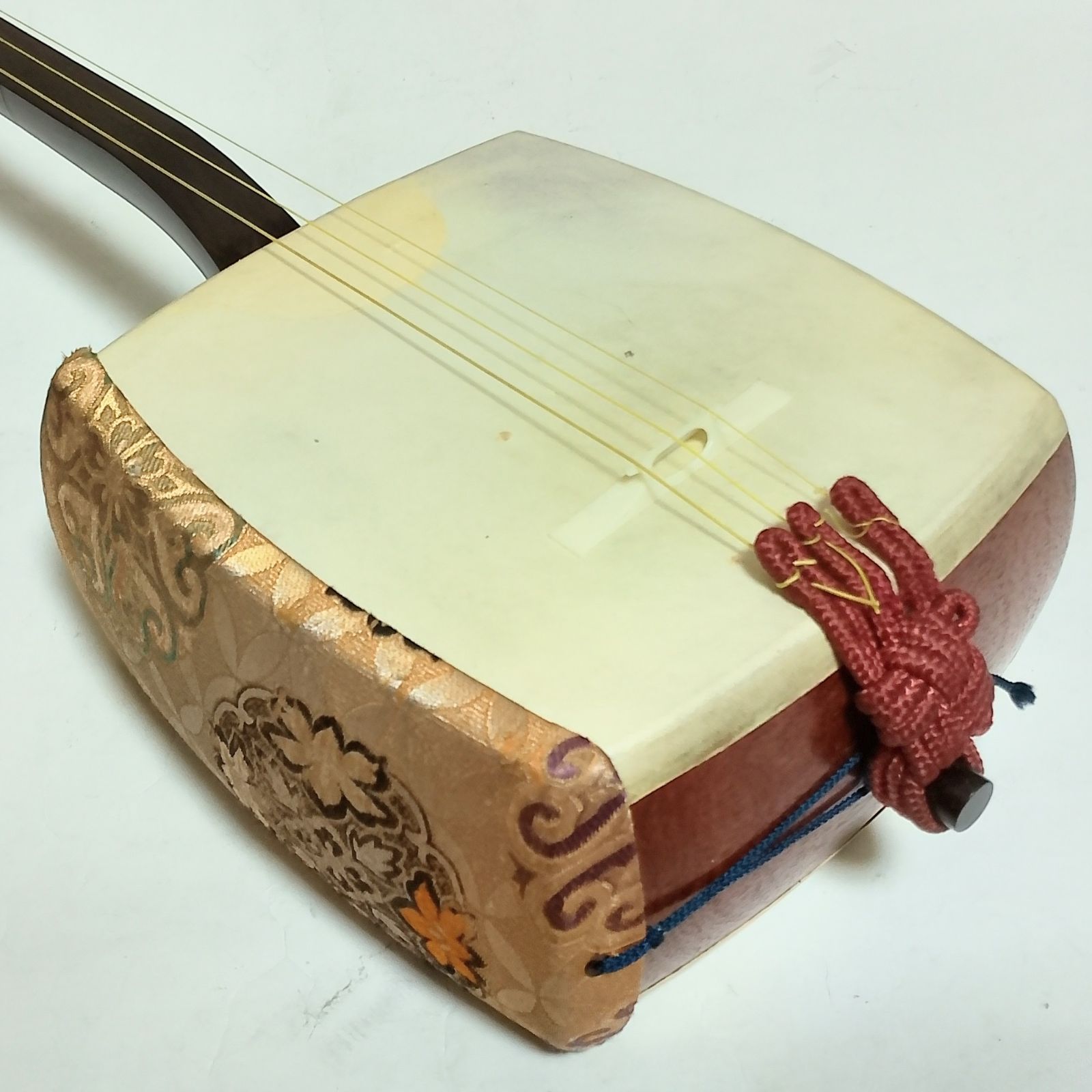 高級　紫檀　細棹三本継　三味線　鼈甲バチ + ソフトケース付き 高級 紫檀 細棹三本継 三味線 鼈甲バチ + ソフトケース付き - メルカリ