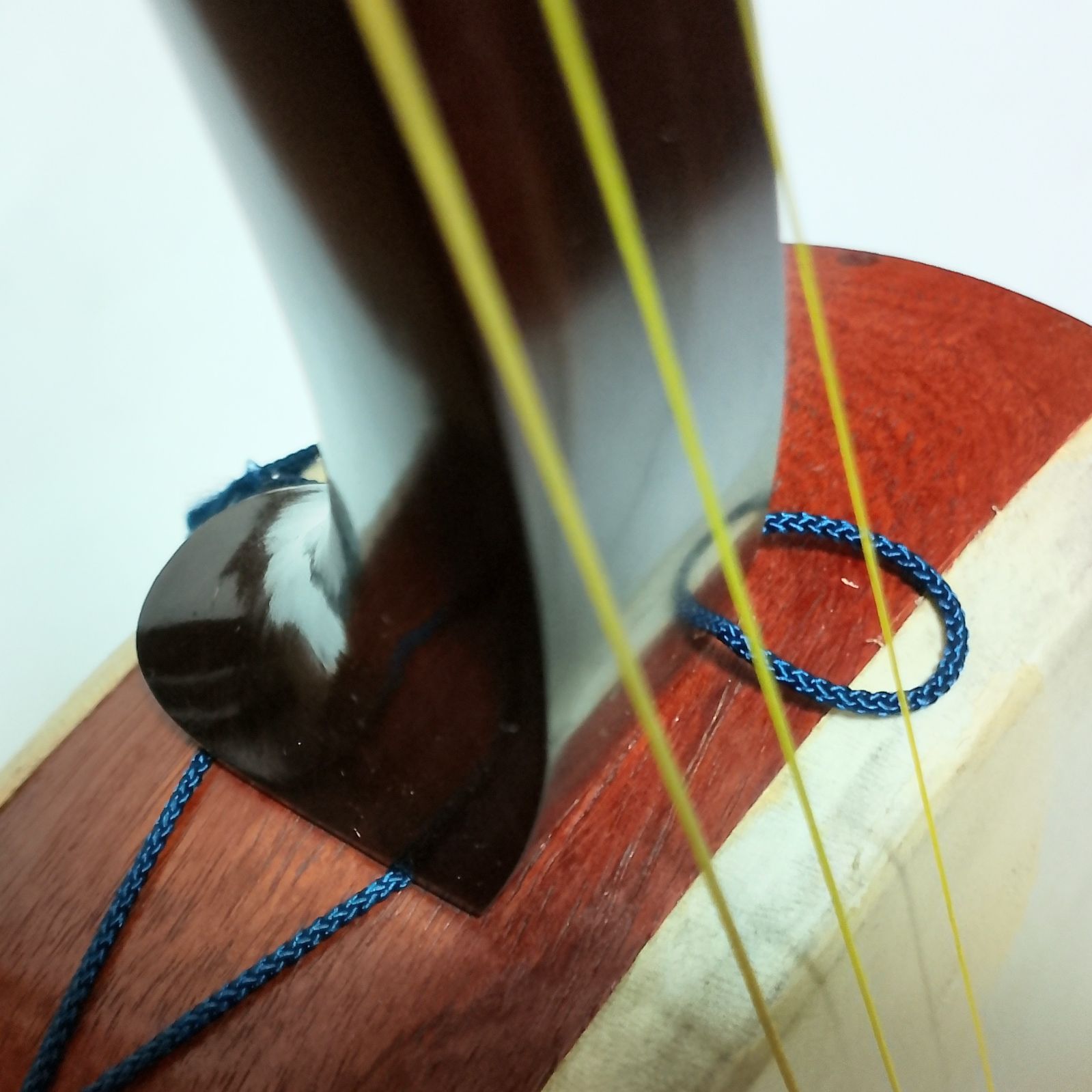 高級 紫檀 細棹三本継 三味線 鼈甲バチ + ソフトケース付き - メルカリ