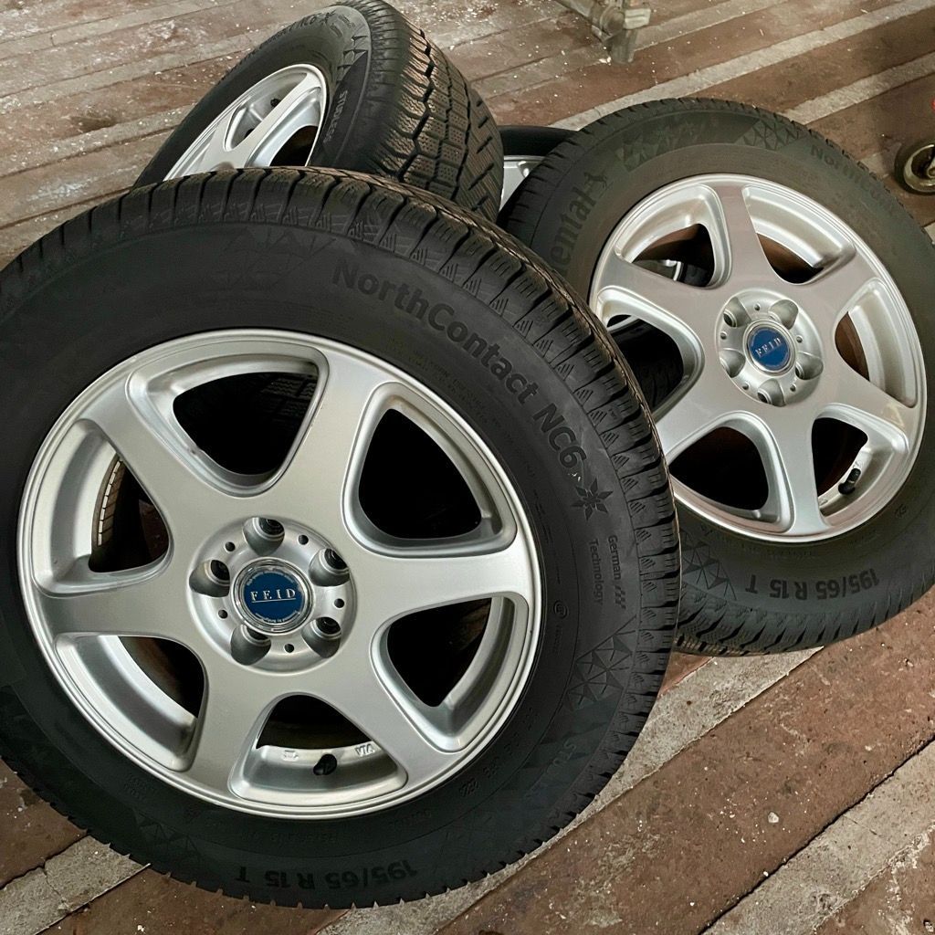 カローラ プリウス スタッドレス195 65 R 15 コンチネンタル 4本