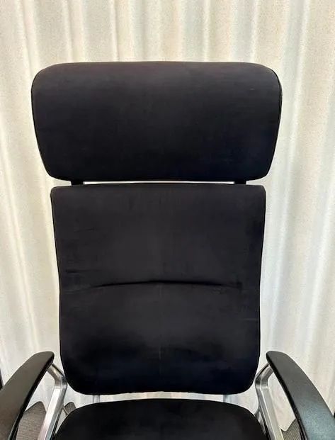 スウェード張り ヘッドレスト付き