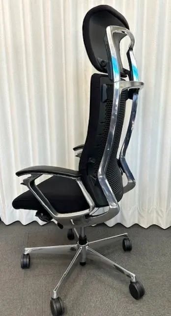 ヘッドレスト付き