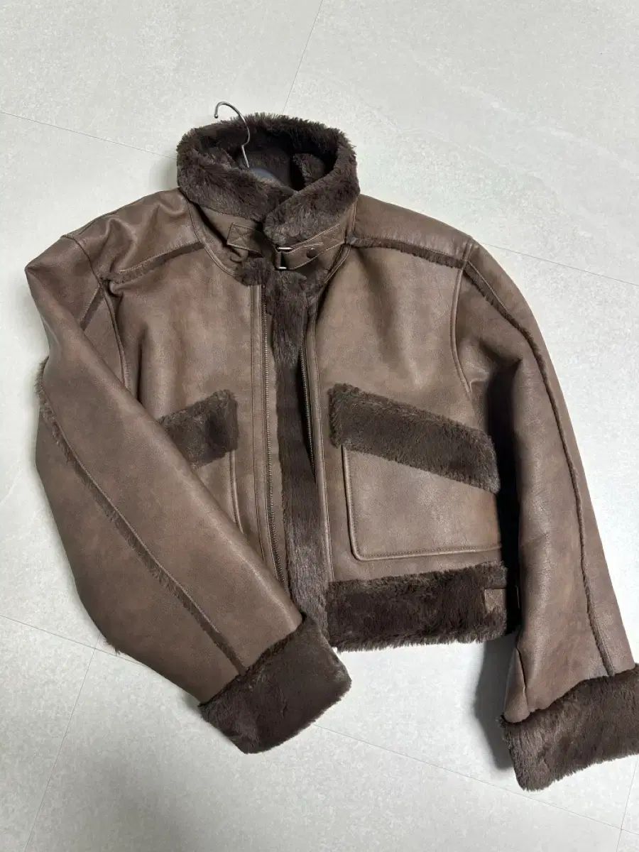 アフターアワーズ ムートン ブラウン