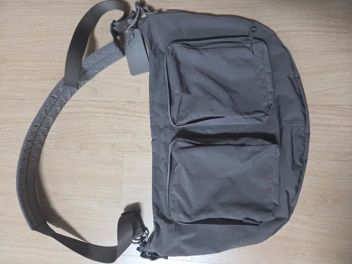 AMIACALVA アミアカルヴァ ギャバジン クロスバック