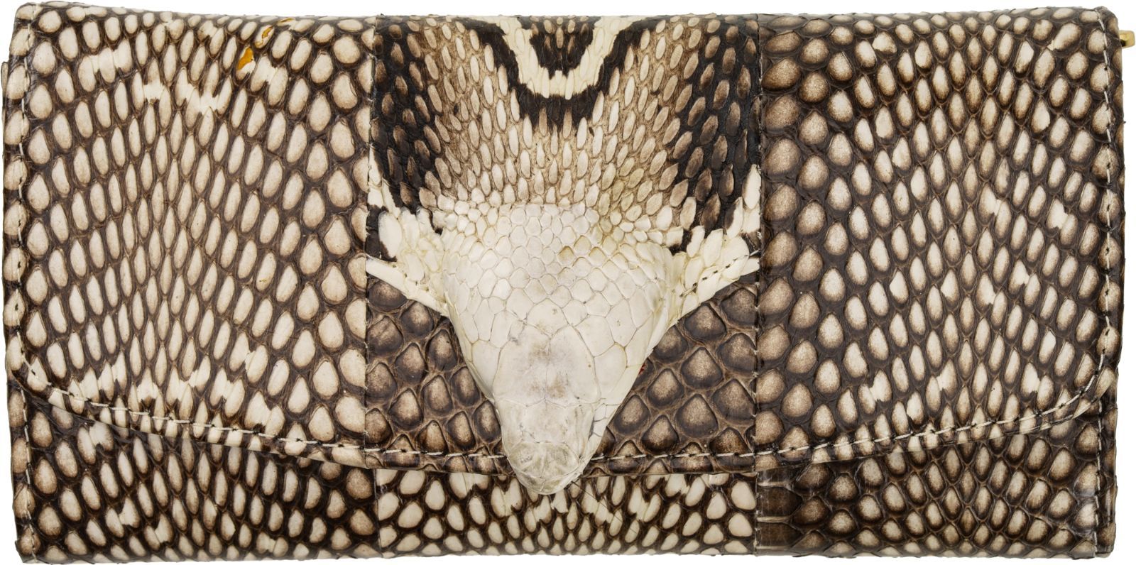 再生と富を象徴するコブラの存在感を纏う｜本コブラスキン2