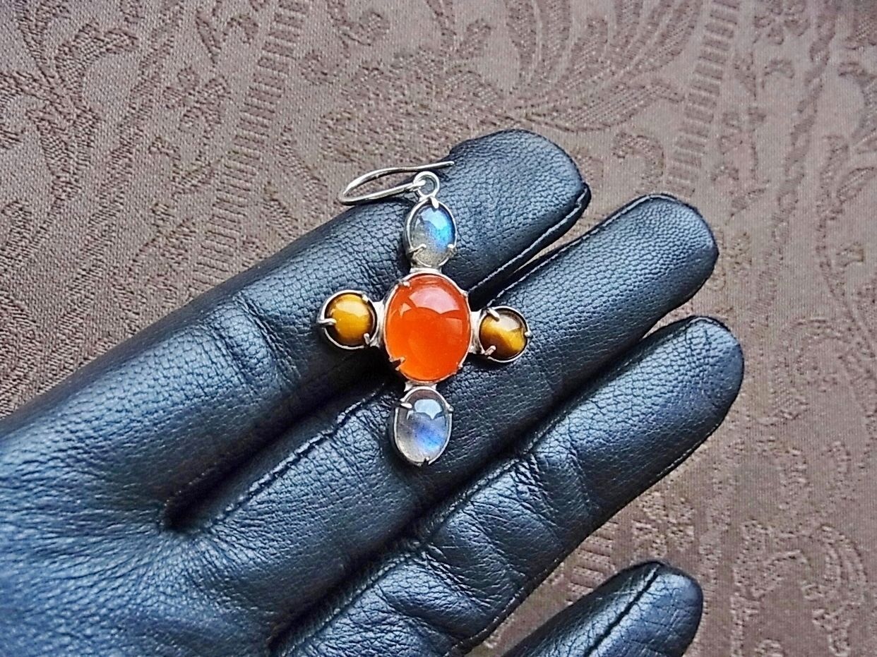 On テニスシューズ ライトブルー/ ピンク　クレーコート　25.0cm 新品 カーネリアンクロスピアス キレイ色のピアスはシンプルなファッション