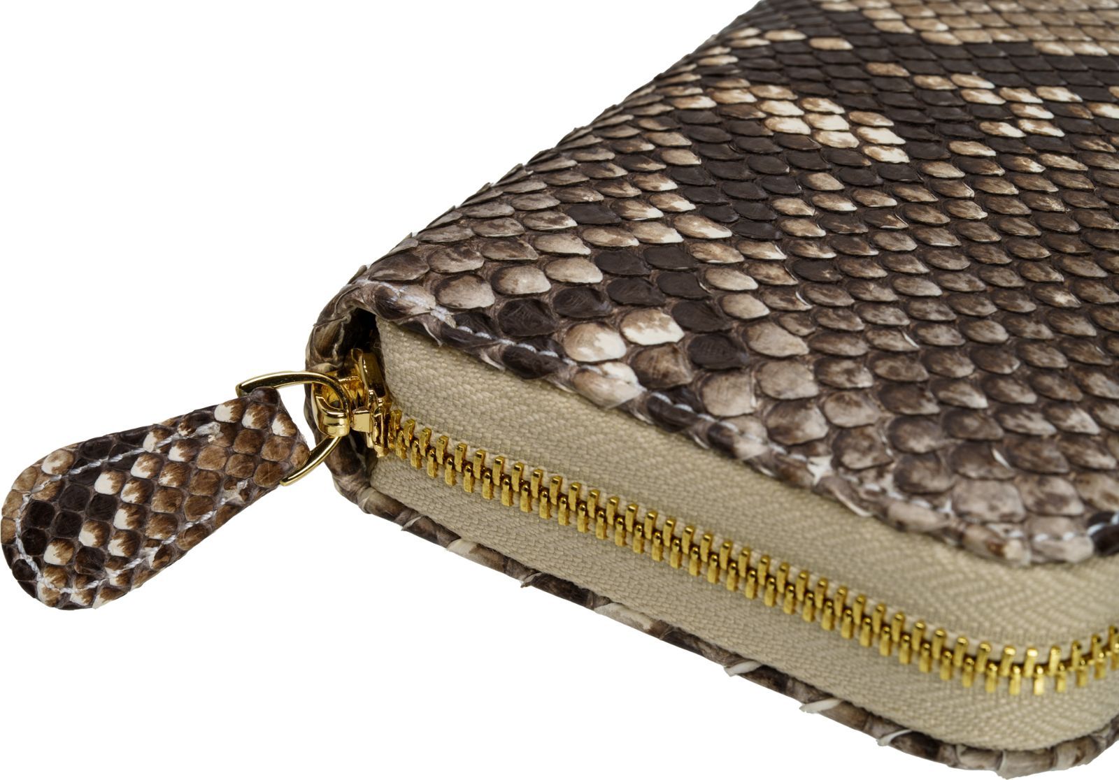自然が生んだ金運の象徴を手元に｜ナチュラルパイソン一枚革ラウンドファスナー長財布