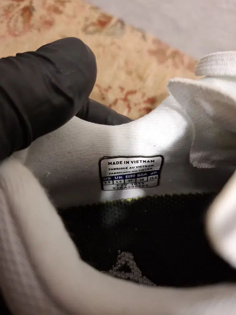 ミズノ バレーボールシューズ 白 スニーカー シューズ(男性用) テニス スポーツ