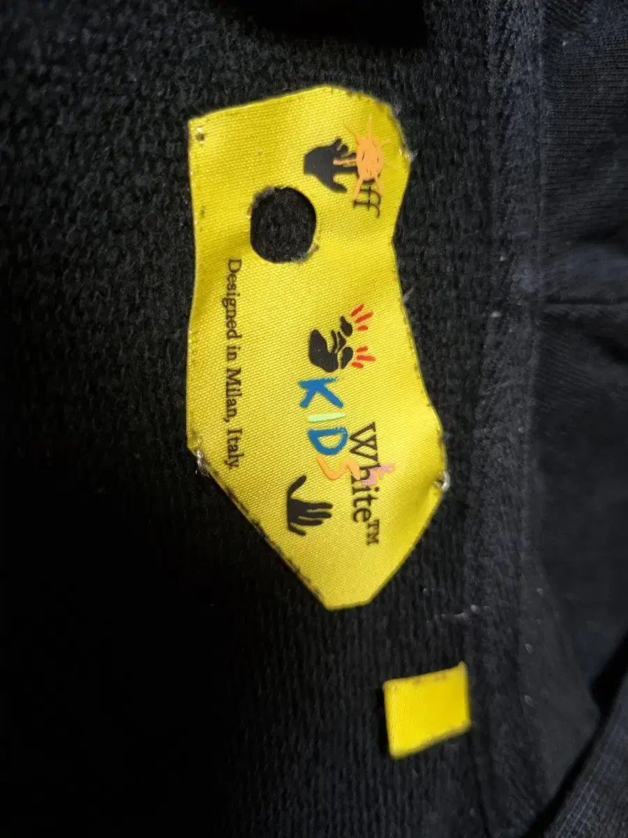 オフホワイト キッズ フード ジップアップ ブラック 10