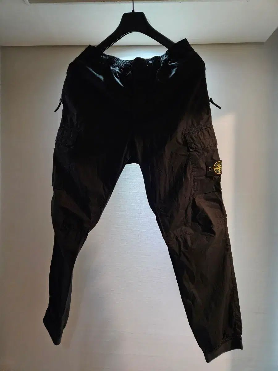 24 ss STONE ISLAND ストーンアイランド ブラック ジョガー パンツ ズボン 34