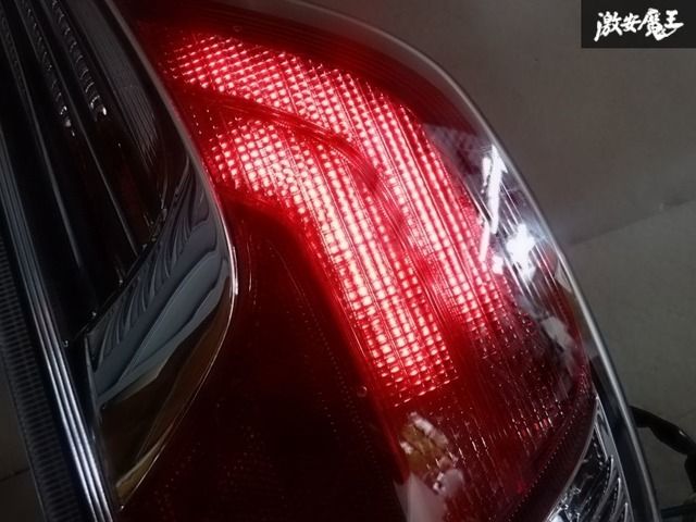 TOYOTA トヨタ純正 NHP10 アクア 中期 LED テールライト テールランプ