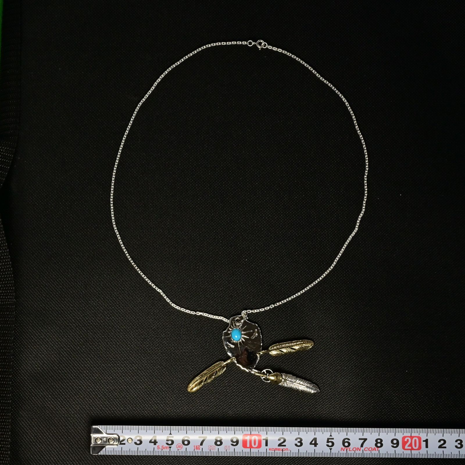 魂を纏うシルバーアクセサリー｜フェザー×ターコイズが導く上質インディアンジュエリー調ネックレス