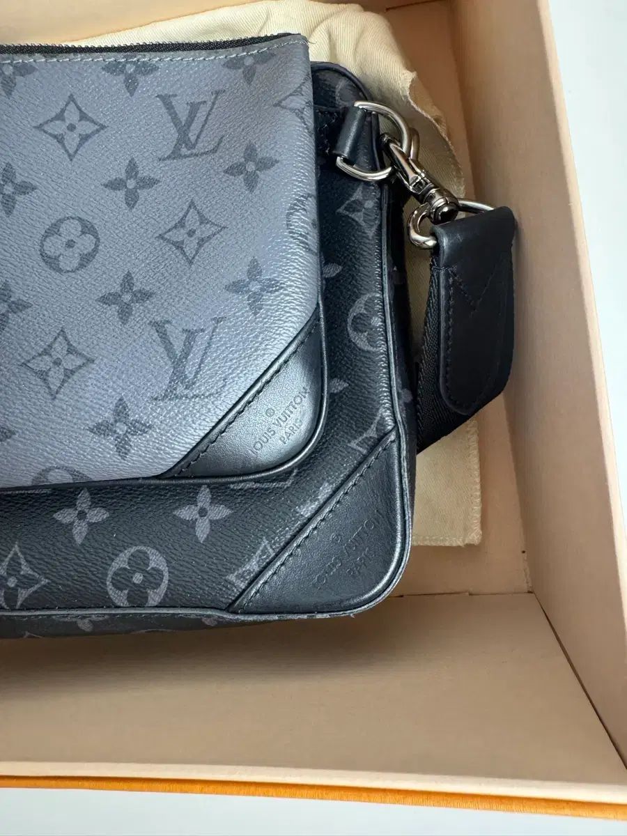 Louis Vuitton ルイヴィトン エクリプス トリオリップ メッセンジャーバッグ