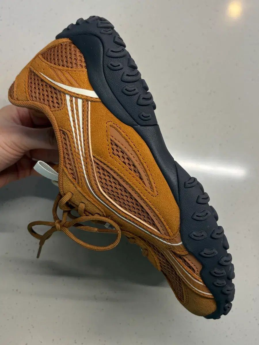 FILA フィラ エシャペ キャメル 245