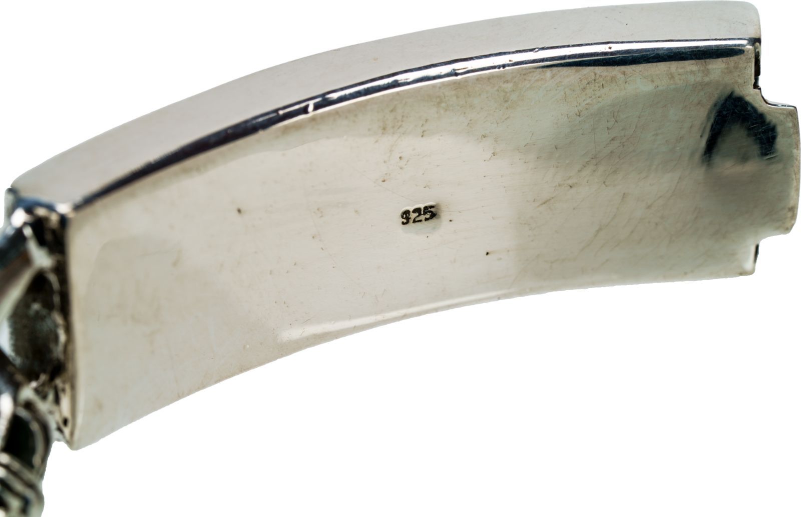  重厚なる意志を腕元に宿す フローラルクロスIDブレスレット ― シルバー925が放つ静かな支配力 ブレスレット バングル アクセサリー