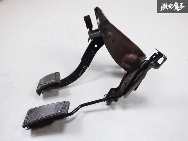 クラッチ ペダル カスタム アルミ製 ノンスリップ スポーツペダルパッド ブラック MT用 3個セット 汎用