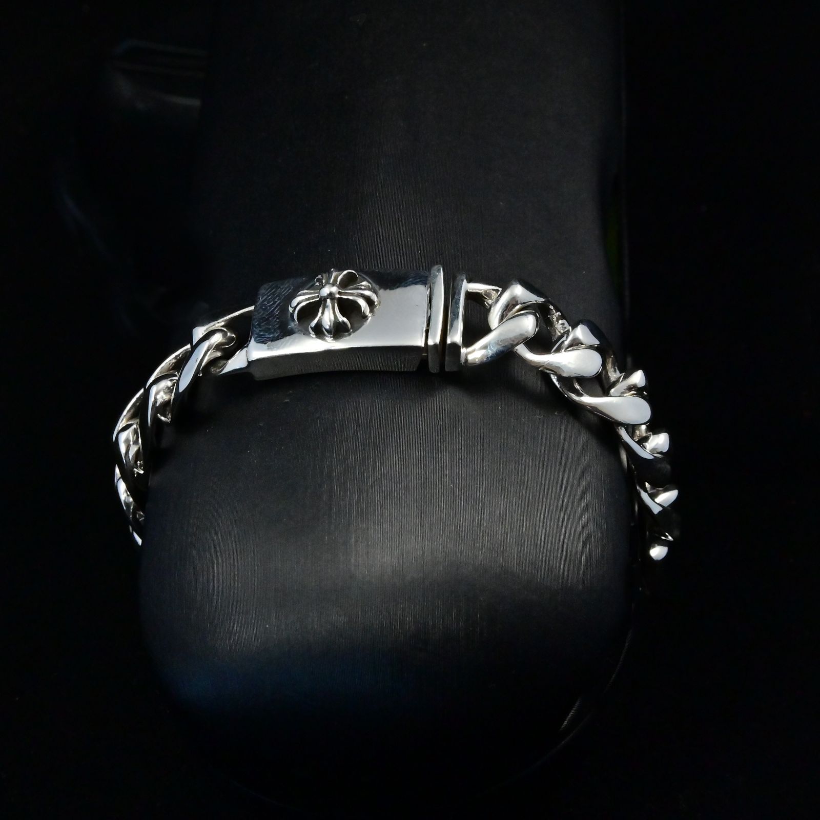 重厚な意志を腕元に刻む｜クロスボックスクラスプ 喜平シルバー925ブレスレット