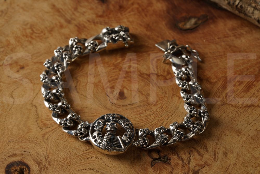 生と死の美学を腕元に宿す スカルリンク メダイ調チャーム シルバー925ブレスレット