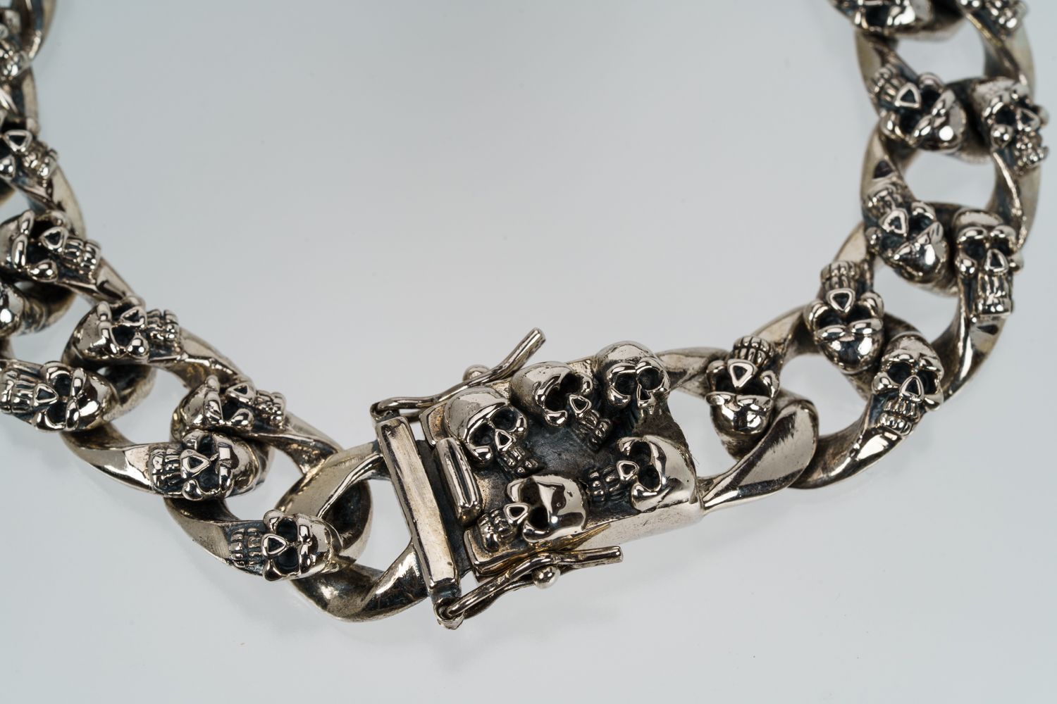  生と死の美学を腕元に宿す｜スカルリンク×メダイ調チャーム シルバー925ブレスレット ブレスレット バングル アクセサリー