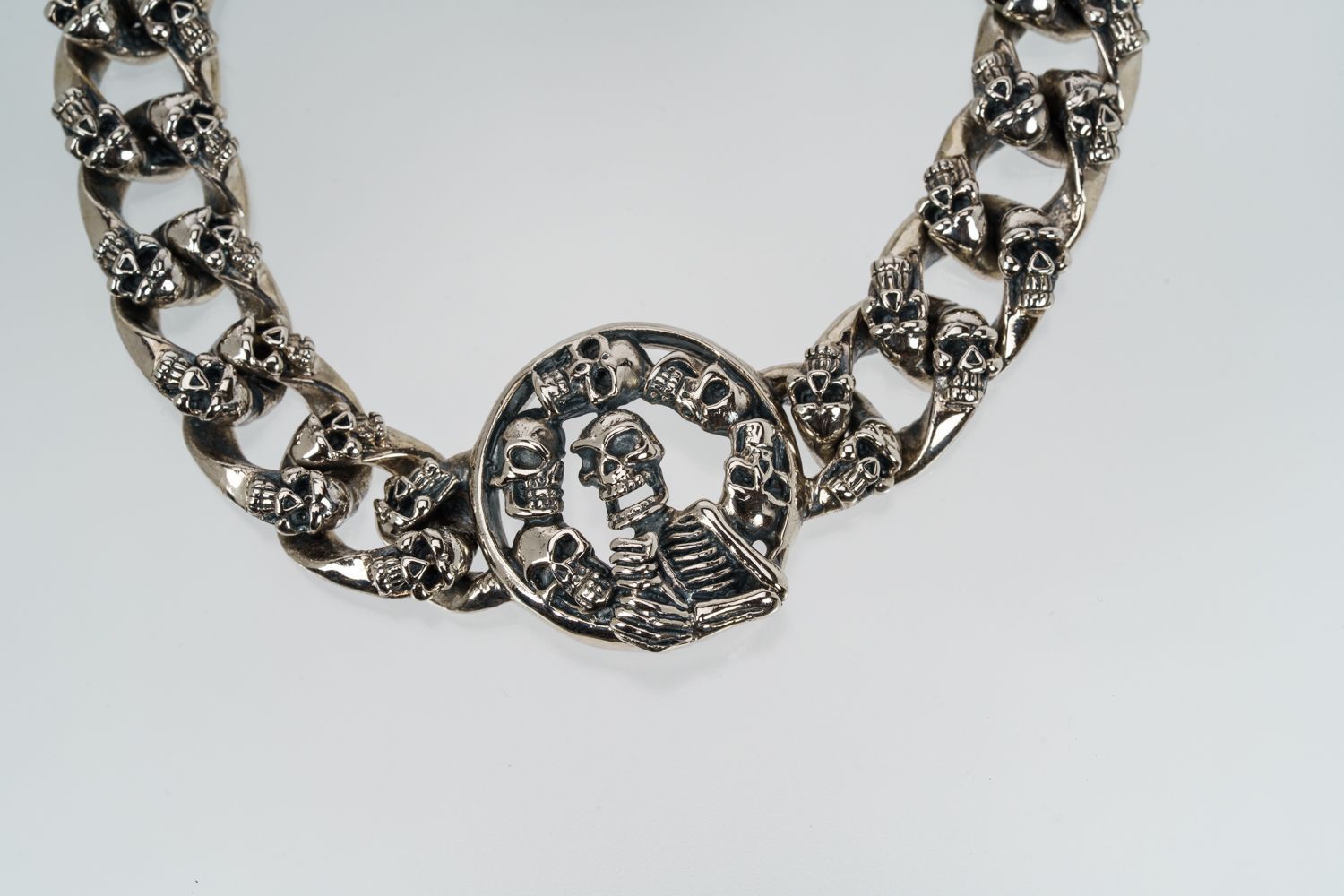 生と死の美学を腕元に宿す｜スカルリンク×メダイ調チャーム シルバー925ブレスレット