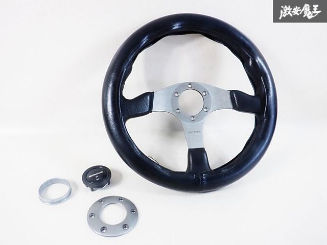 momo モモピッチ レザーステアリング パンチング 美品 ステアリング