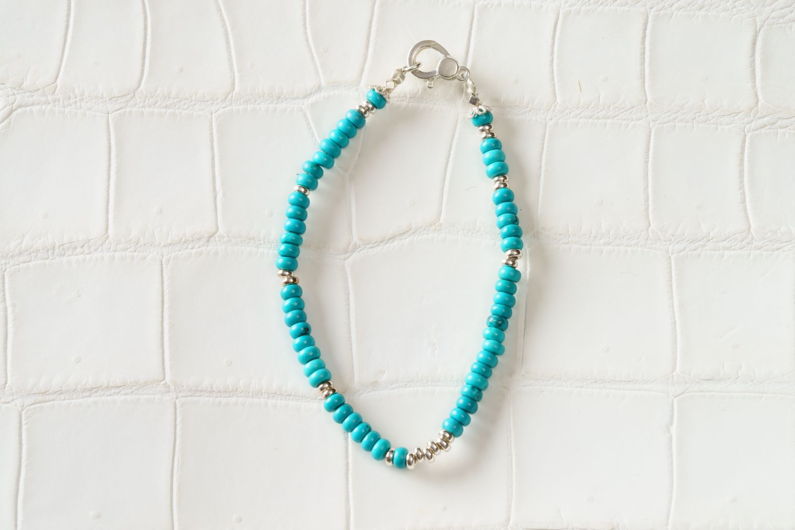 成功と守護を腕元に纏う ターコイズ