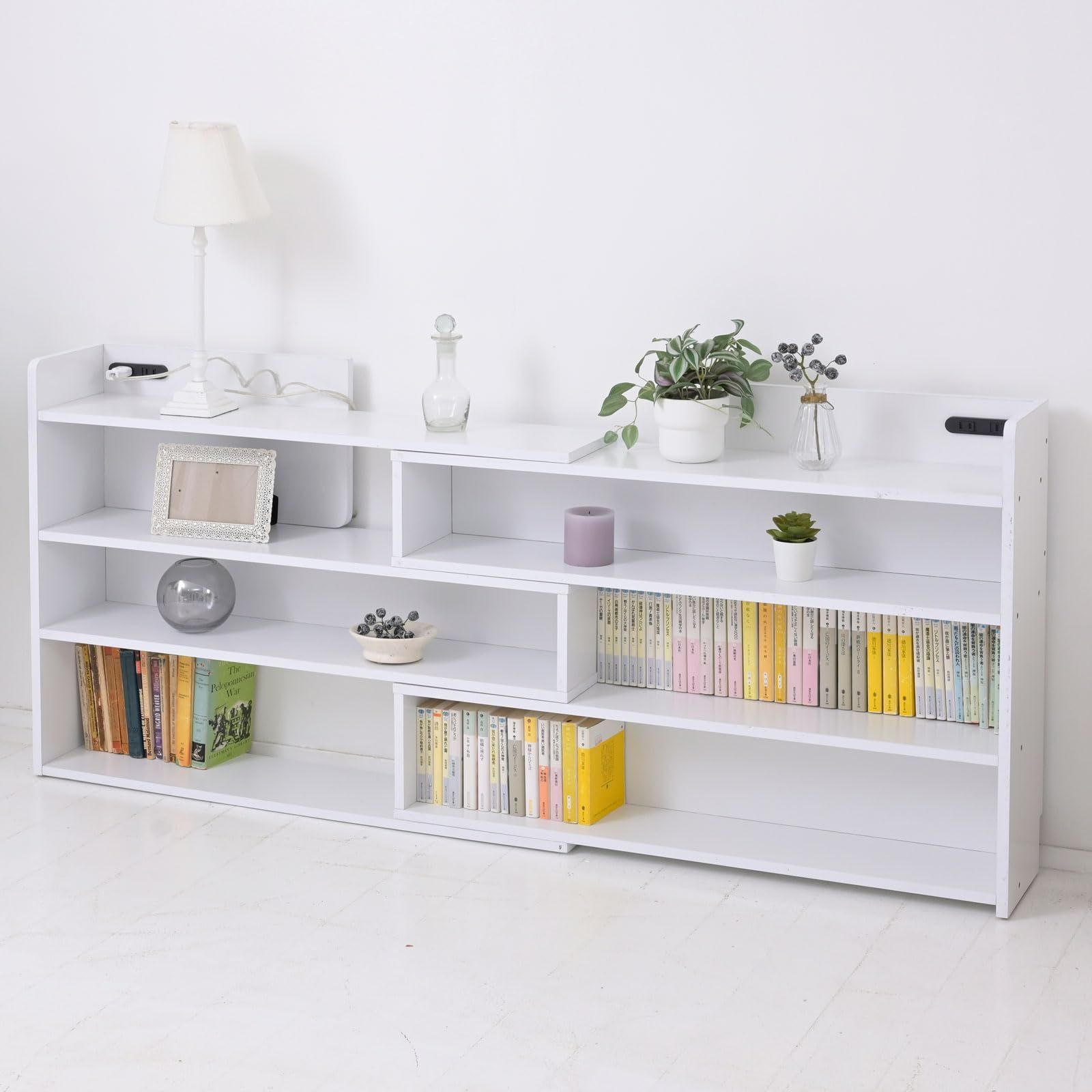 商品 幅90 150 奥行20 5 高さ68 cm 収納 棚 一人暮らし ベッドサイド ラック 組立品 スリム 本棚 コンセント付き ホワイト 幅調整できる 伸縮 後付け AHAR 1590 E WH ヘッドボード 山善 YAMAZEN