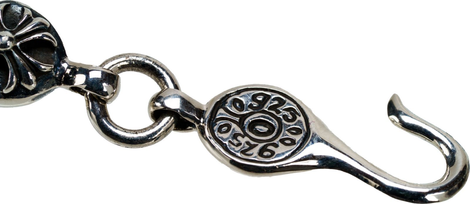 重厚な意志を腕元に刻む