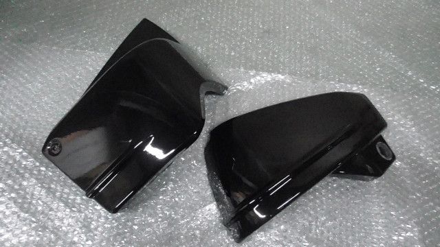 ドラッグスター400 4 TR 082 xxx の サイドカバー 左右