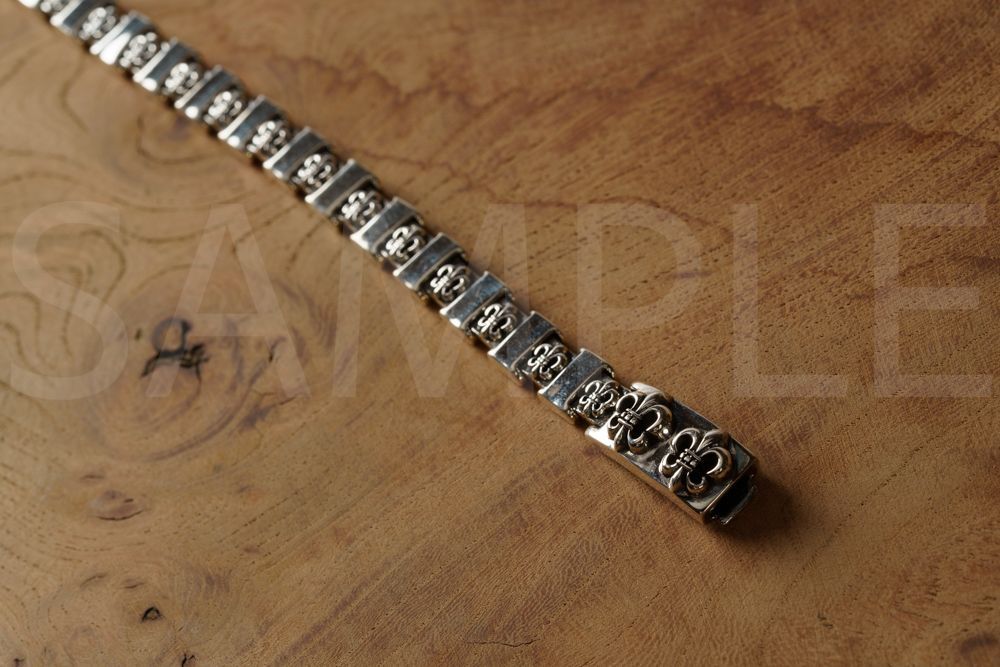 重厚なる百合の連なりが宿す威厳と品格｜シルバー925