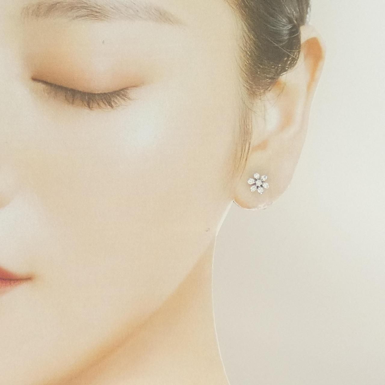 K18WG フラワー ダイヤモンド ピアス 0.34CT - メルカリ