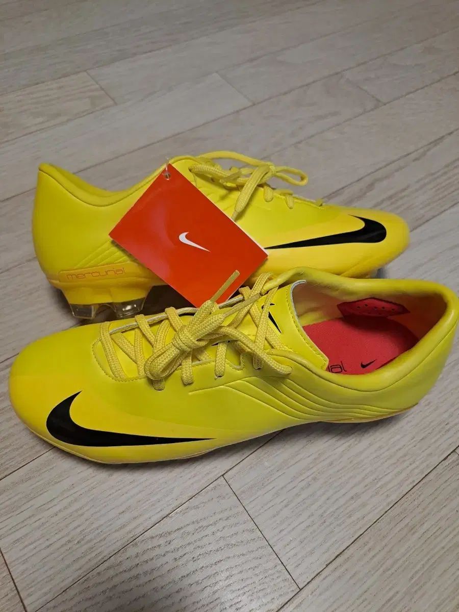 ナイキ マーキュリアル タラリア V FG 250 mm サッカーシューズ