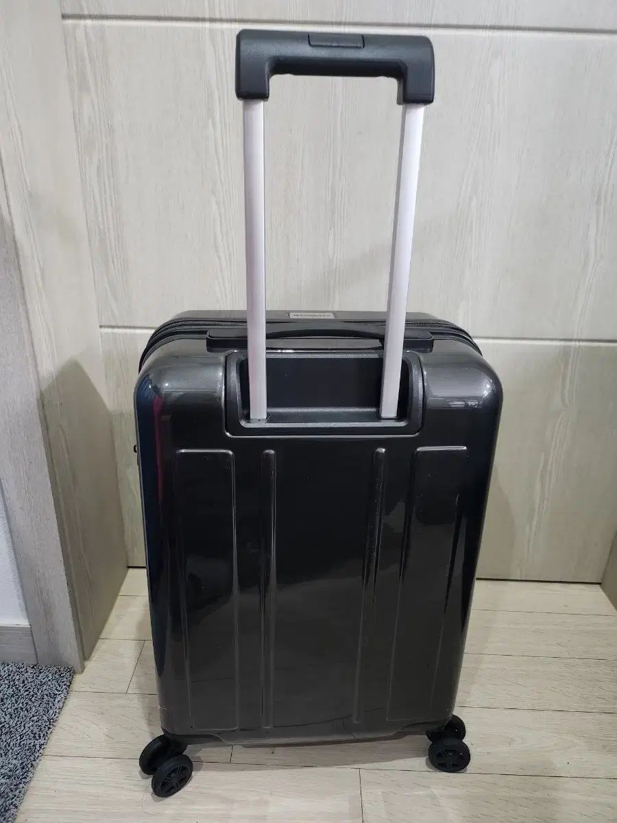 20インチ エバーグリーン 旅行用キャリー