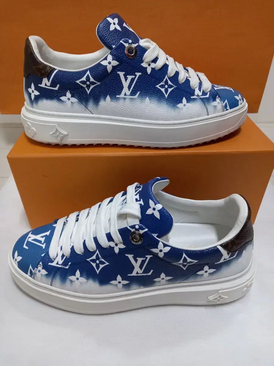 A 37 5 245 ルイヴィトン タイムアウト モノグラム スニーカー 定価160万円