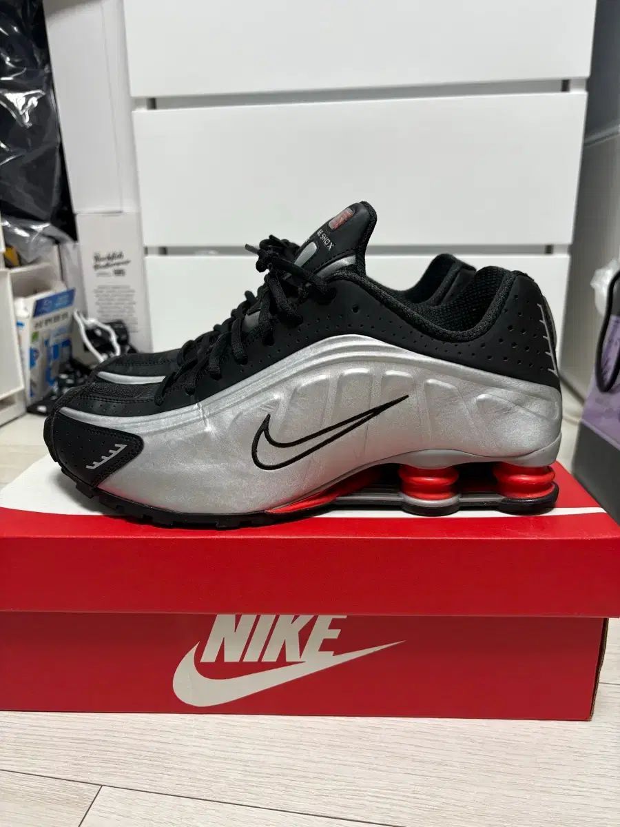 280 NIKEショックス R 4 メタリックシルバー ナイキタグ