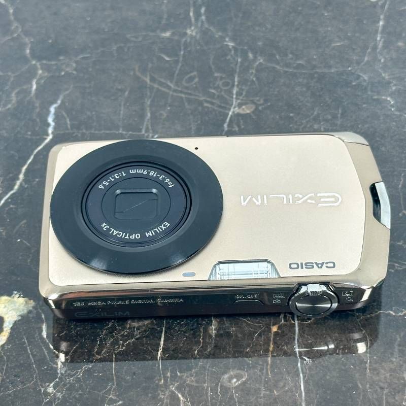 美品】Casio EXILIM EX-Z330 ゴールド 1210万画素 裏面照射CMOS 光学8