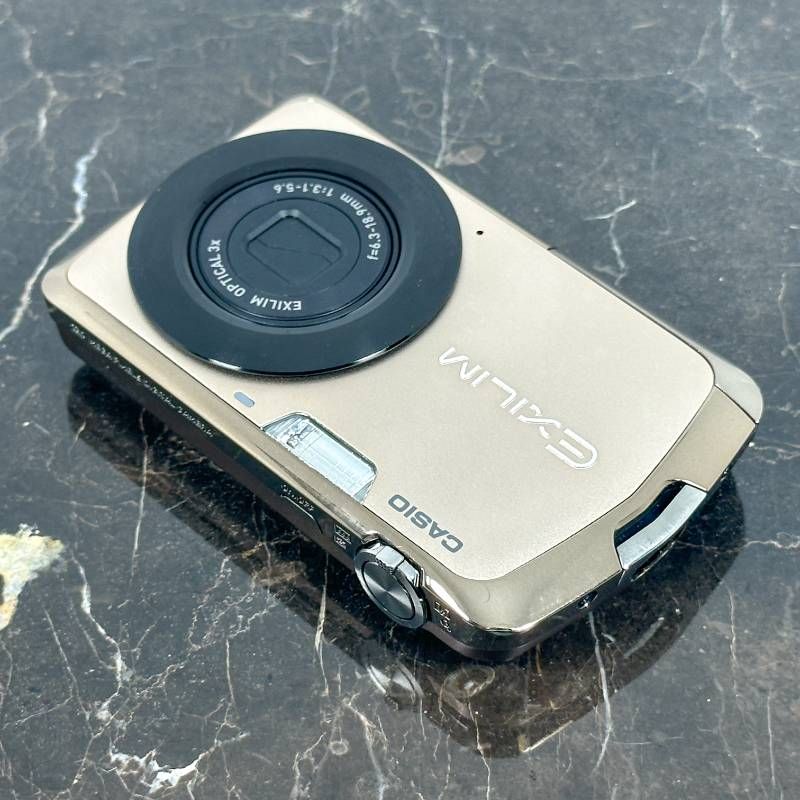 美品】Casio EXILIM EX-Z330 ゴールド 1210万画素 裏面照射CMOS 光学8