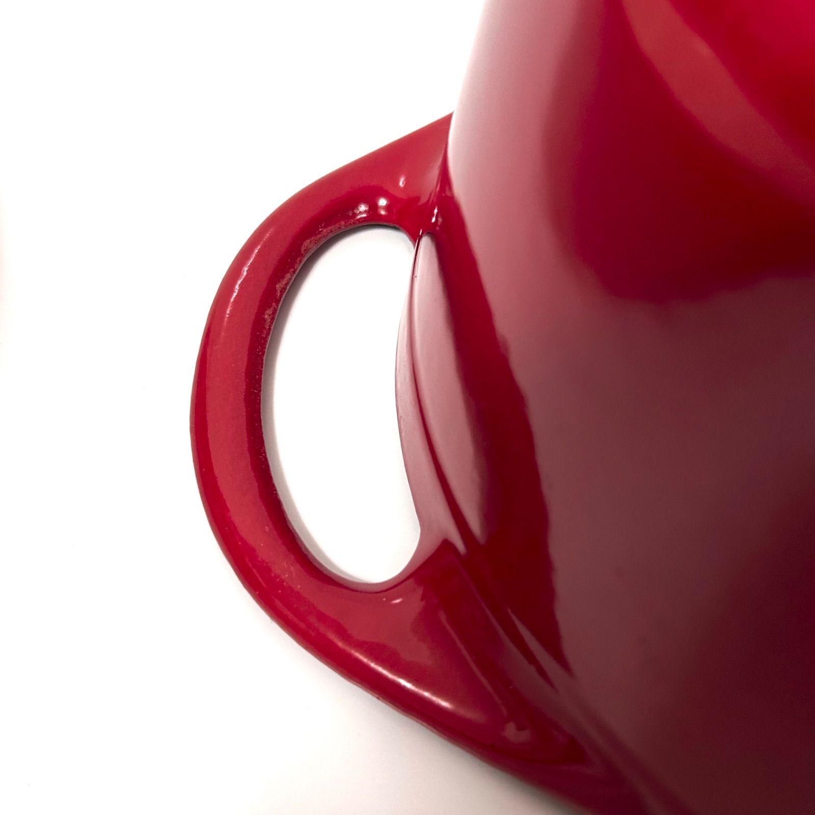 ワインレッド 濃い赤